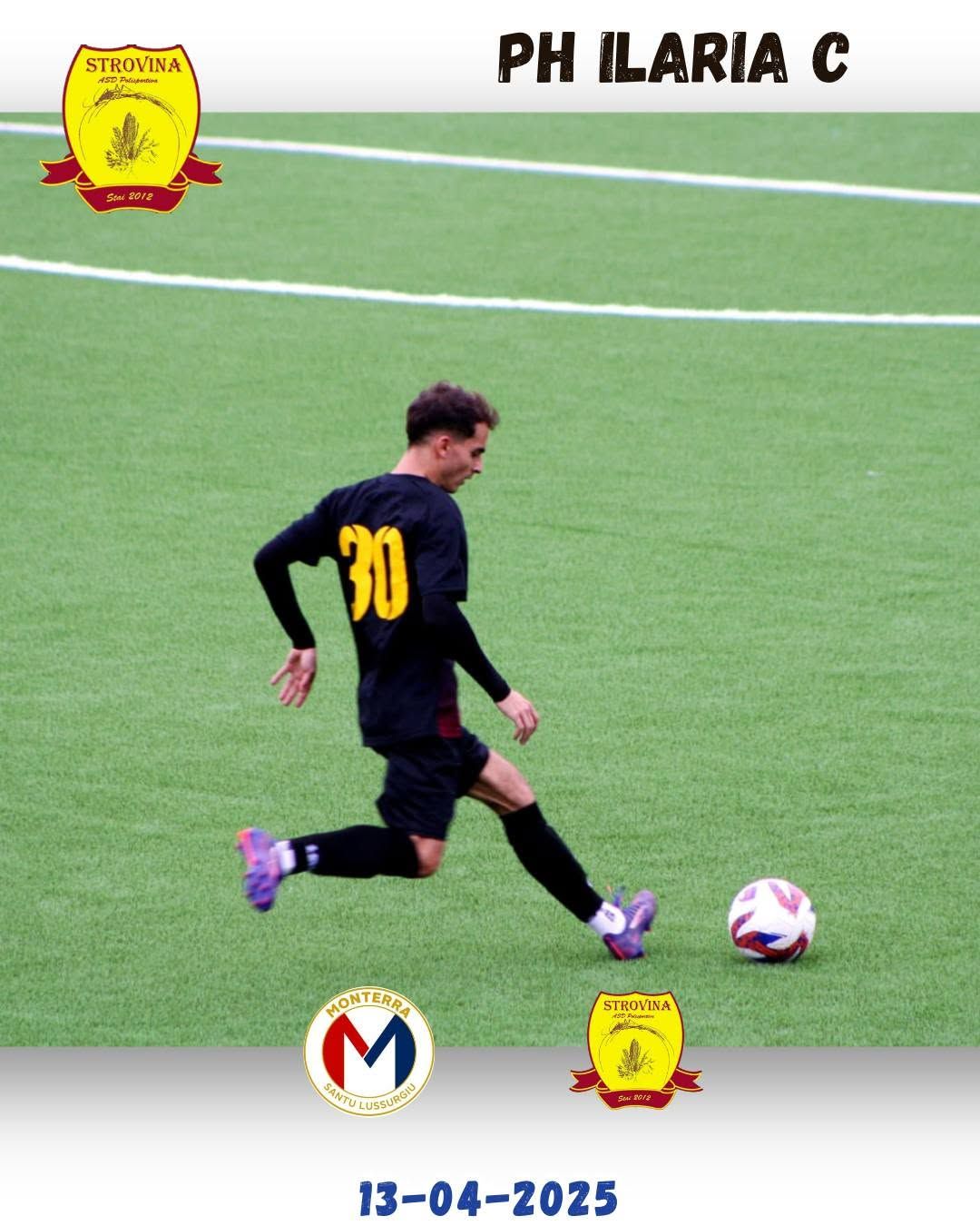 Il numero 30 della Strovina conduce palla in maglia nera da trasferta